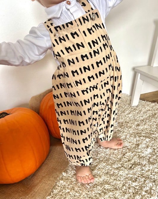 Mini béžový overál